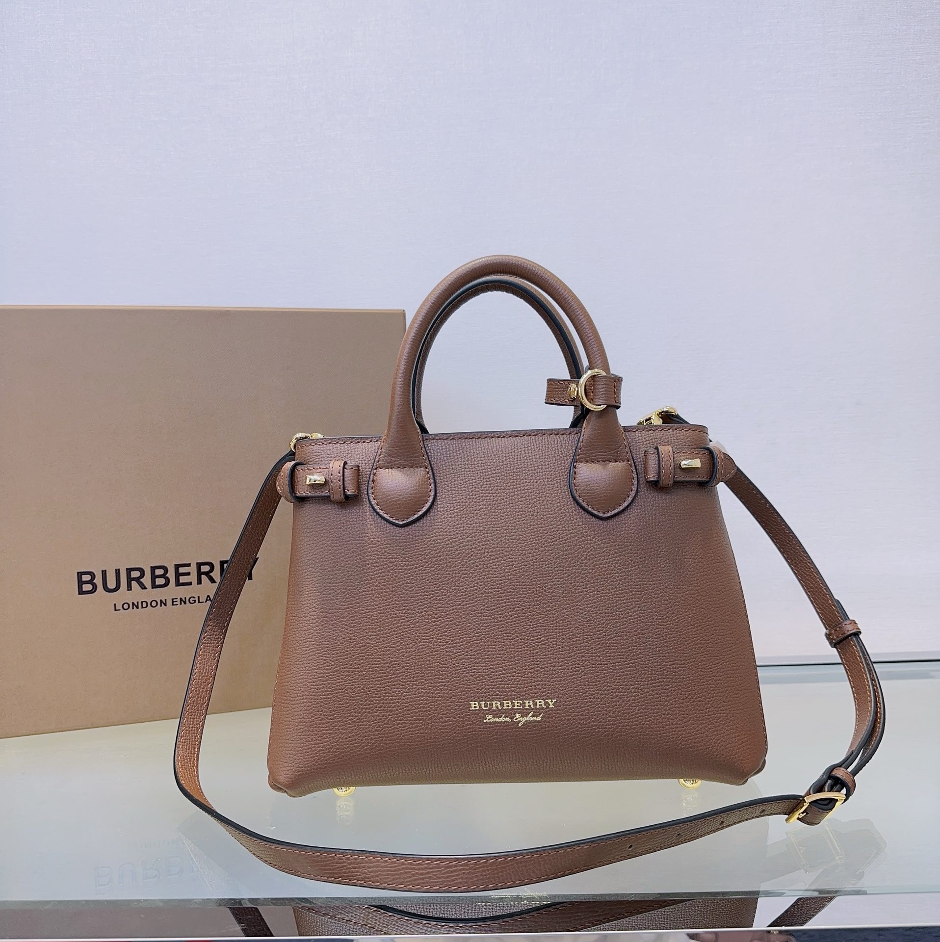 버버리 Burberry 7131 The Banner 탑 핸들백 26CM