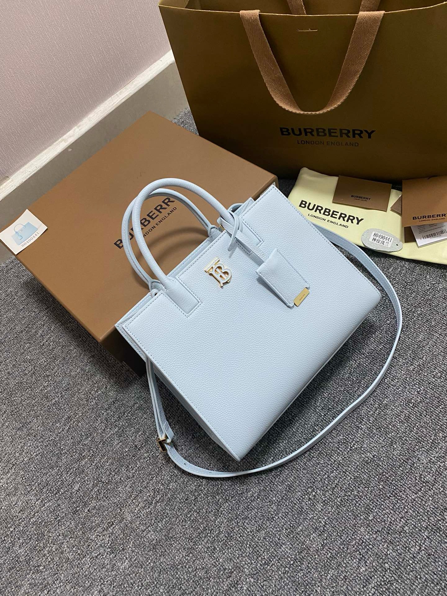 버버리 Burberry 0441 탑 핸들백 27CM