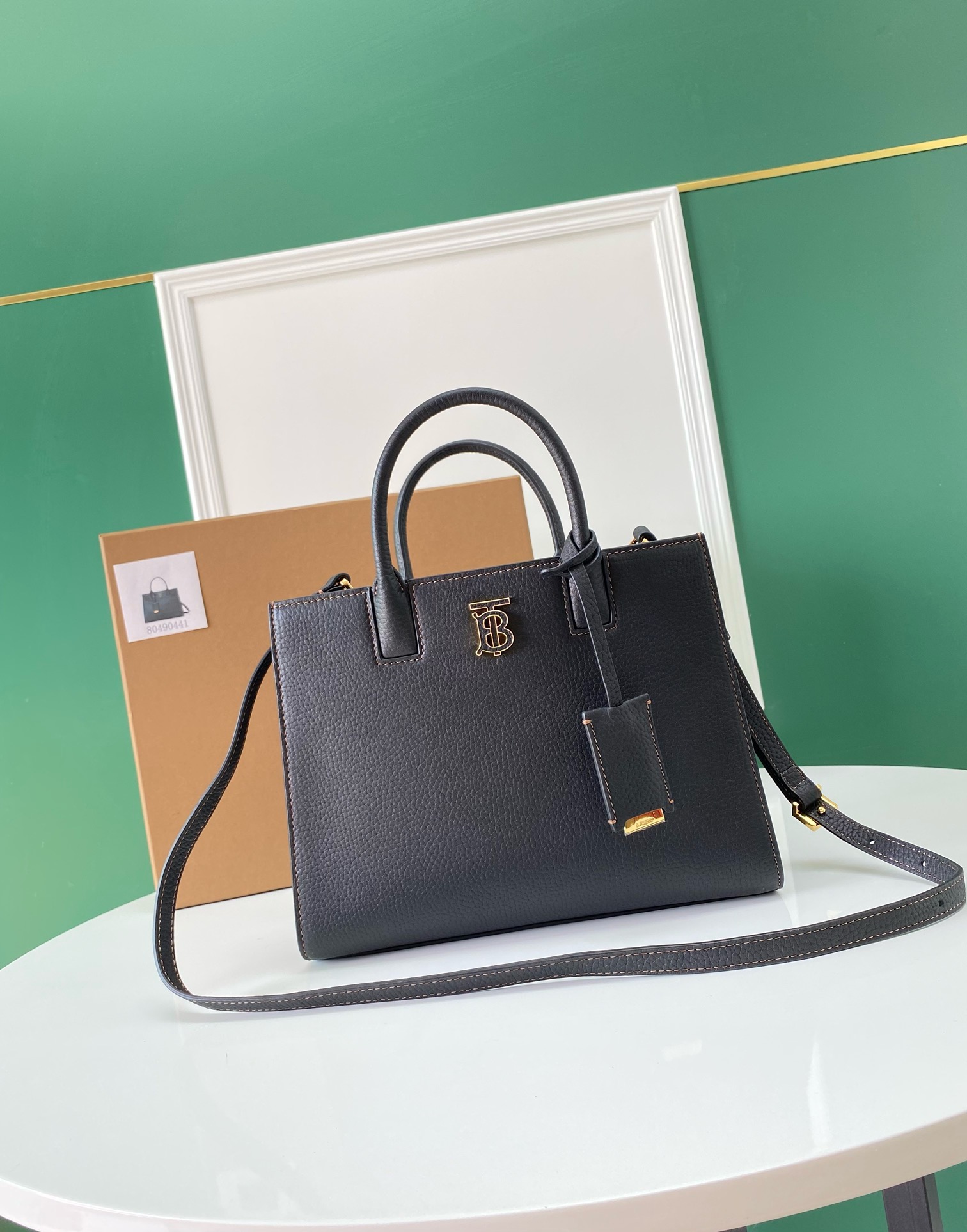 버버리 Burberry 0441 탑 핸들백 27CM
