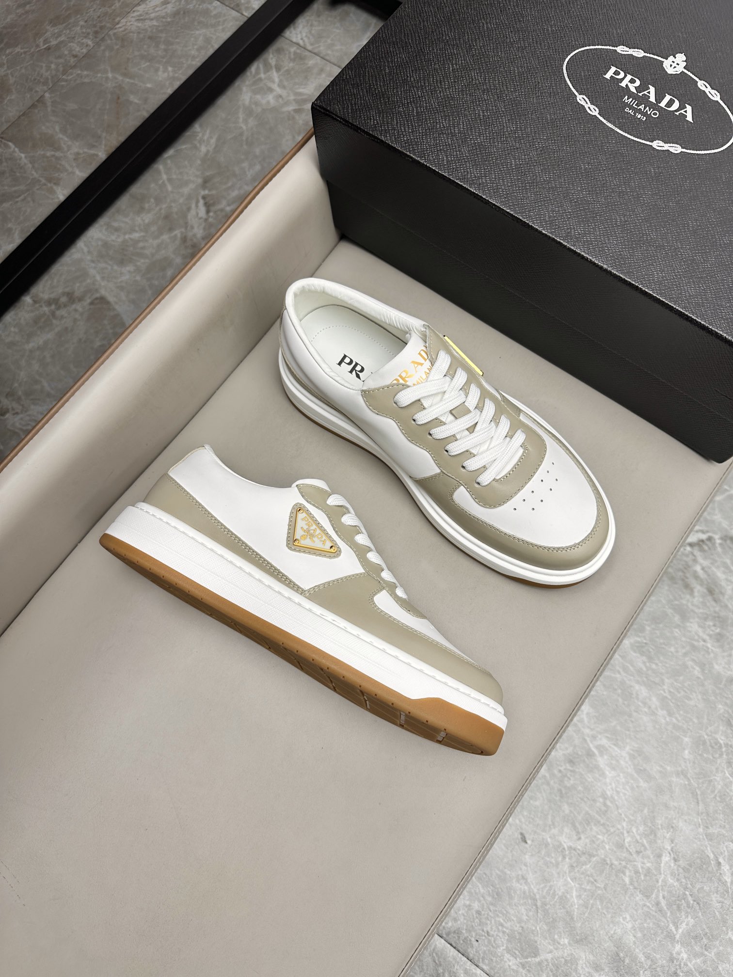 프라다 Prada 스니커즈