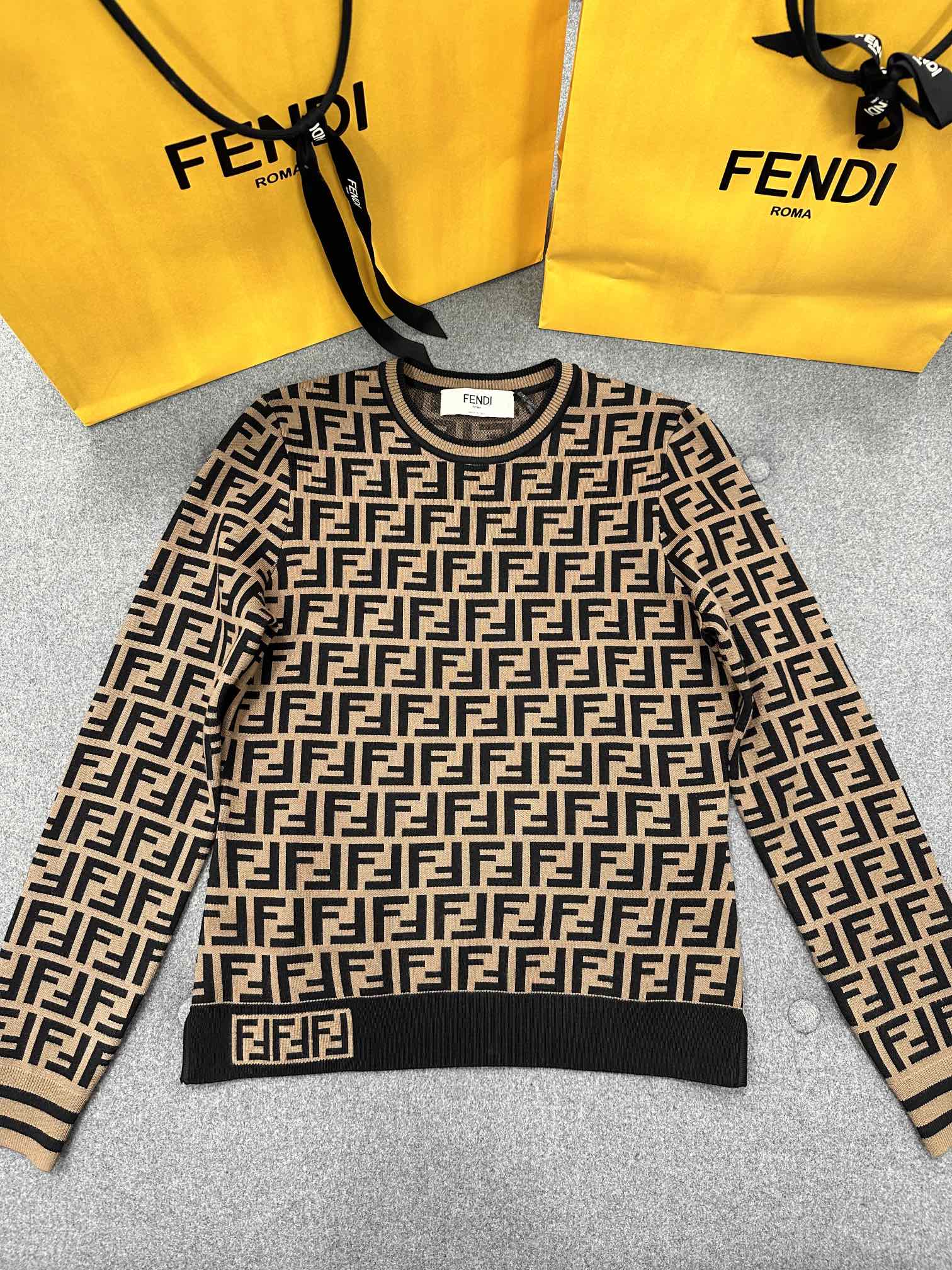 펜디 FENDI 스웨터