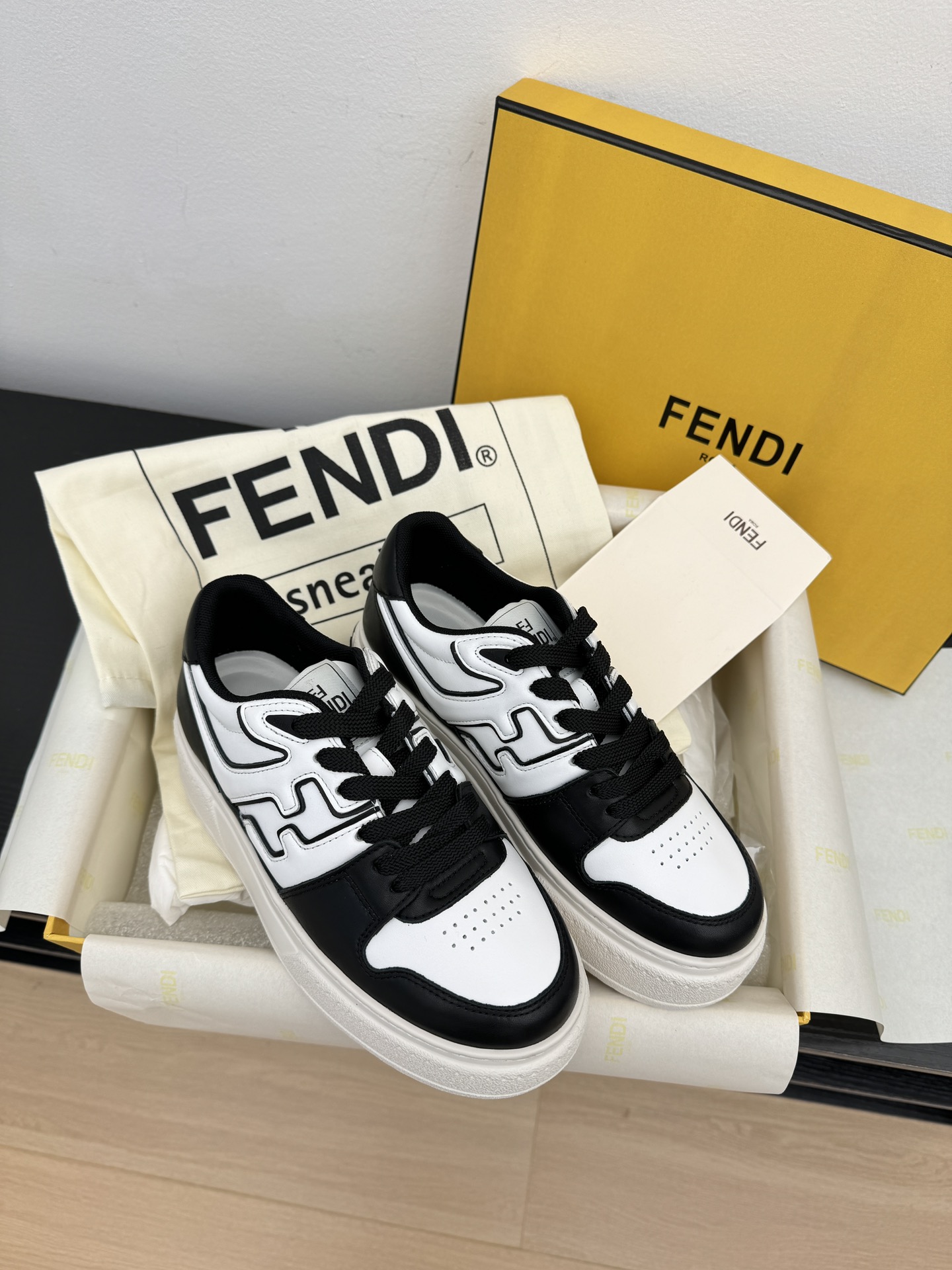 펜디 FENDI 스니커즈