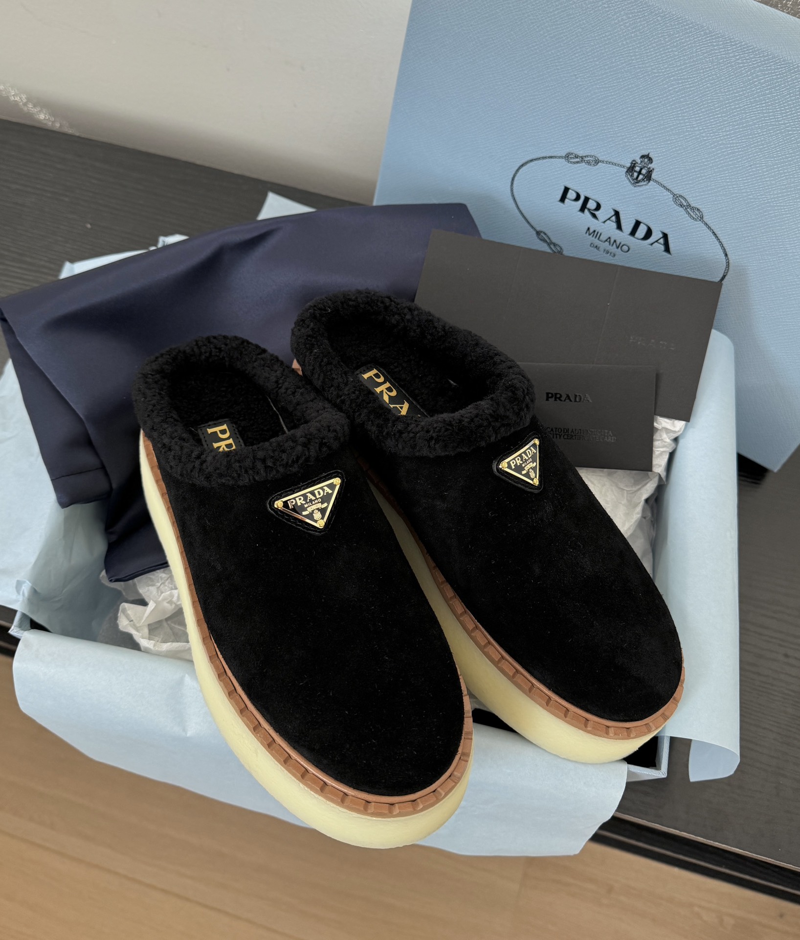 프라다 Prada 러버 슬라이드