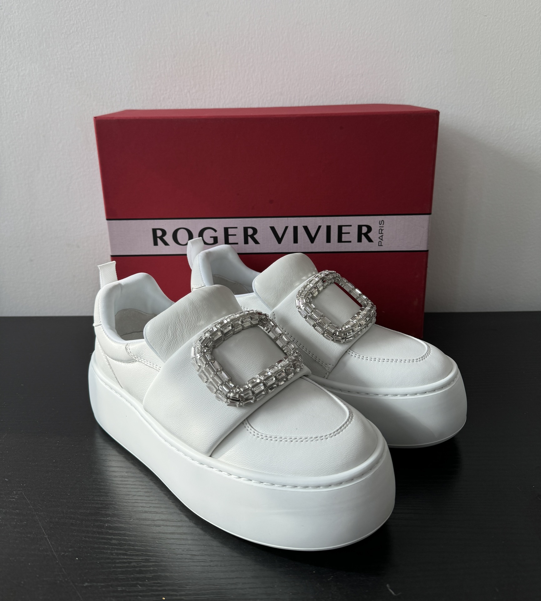 ROGER VIVIER 스니커즈