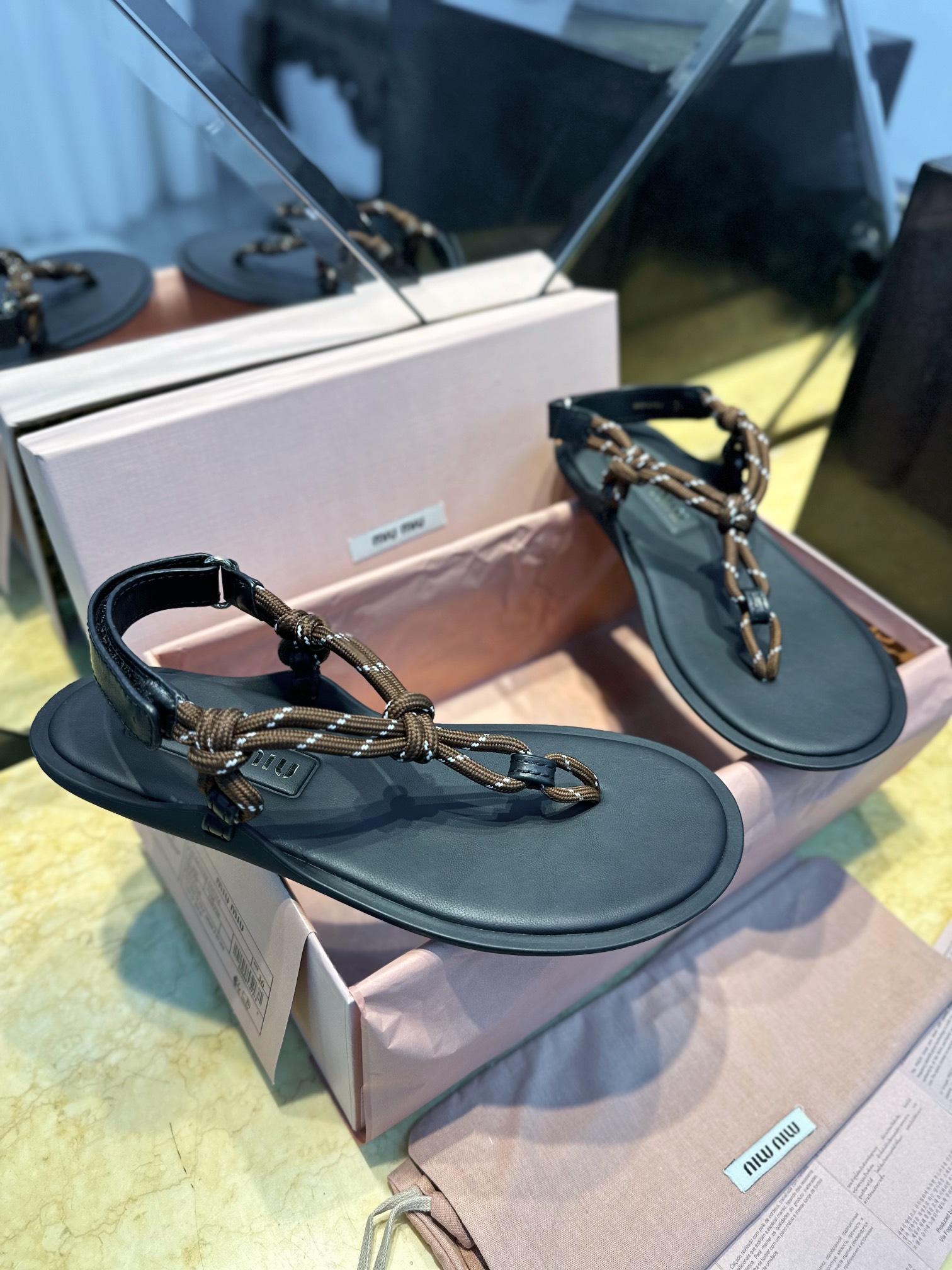 미우 미우 Miu Miu 슬리퍼