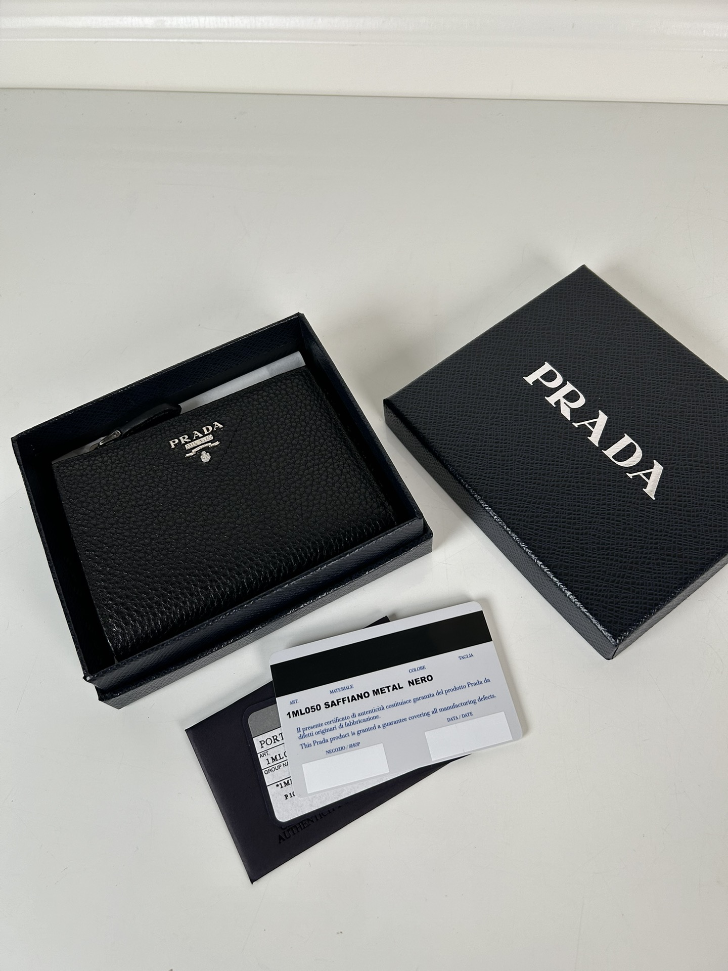 프라다 Prada 1ML050 지갑 11.5CM