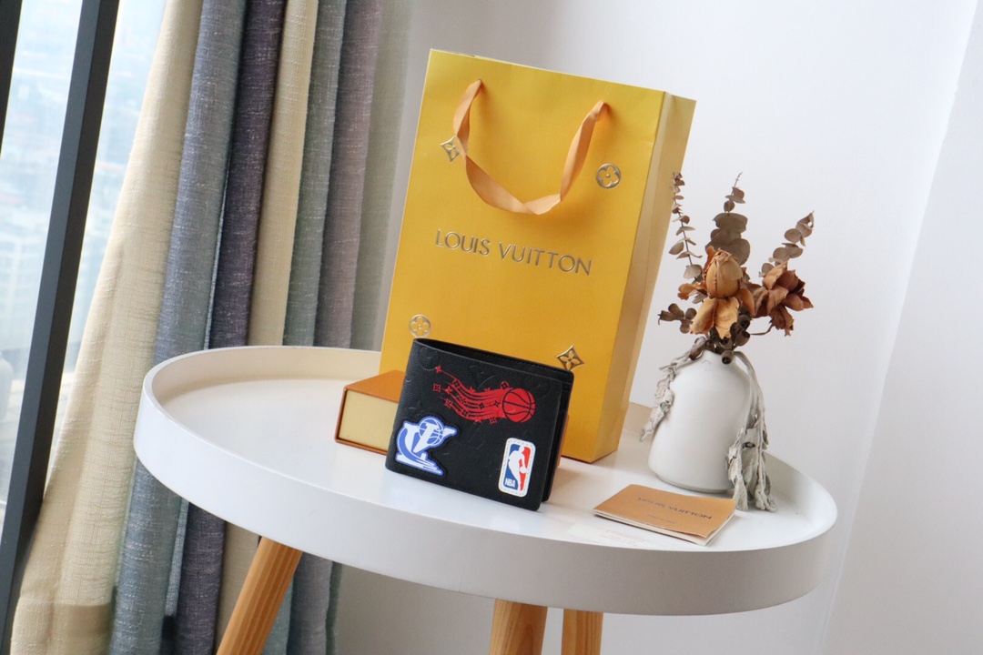 루이비통 Louis Vuitton M80624 지갑 11.5CM