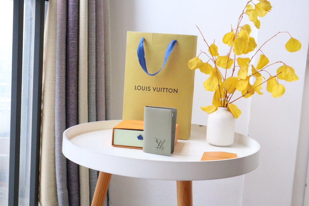루이비통 Louis Vuitton M82277 카드 케이스 11.1CM