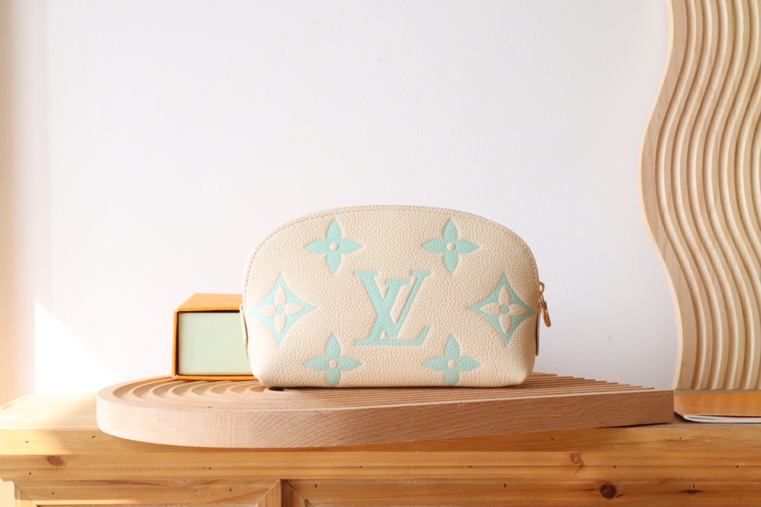 루이비통 Louis Vuitton M45951 파우치 17CM