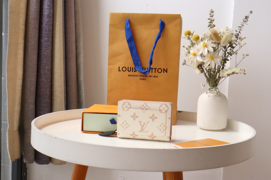 루이비통 Louis Vuitton M83226 지갑  11.5CM