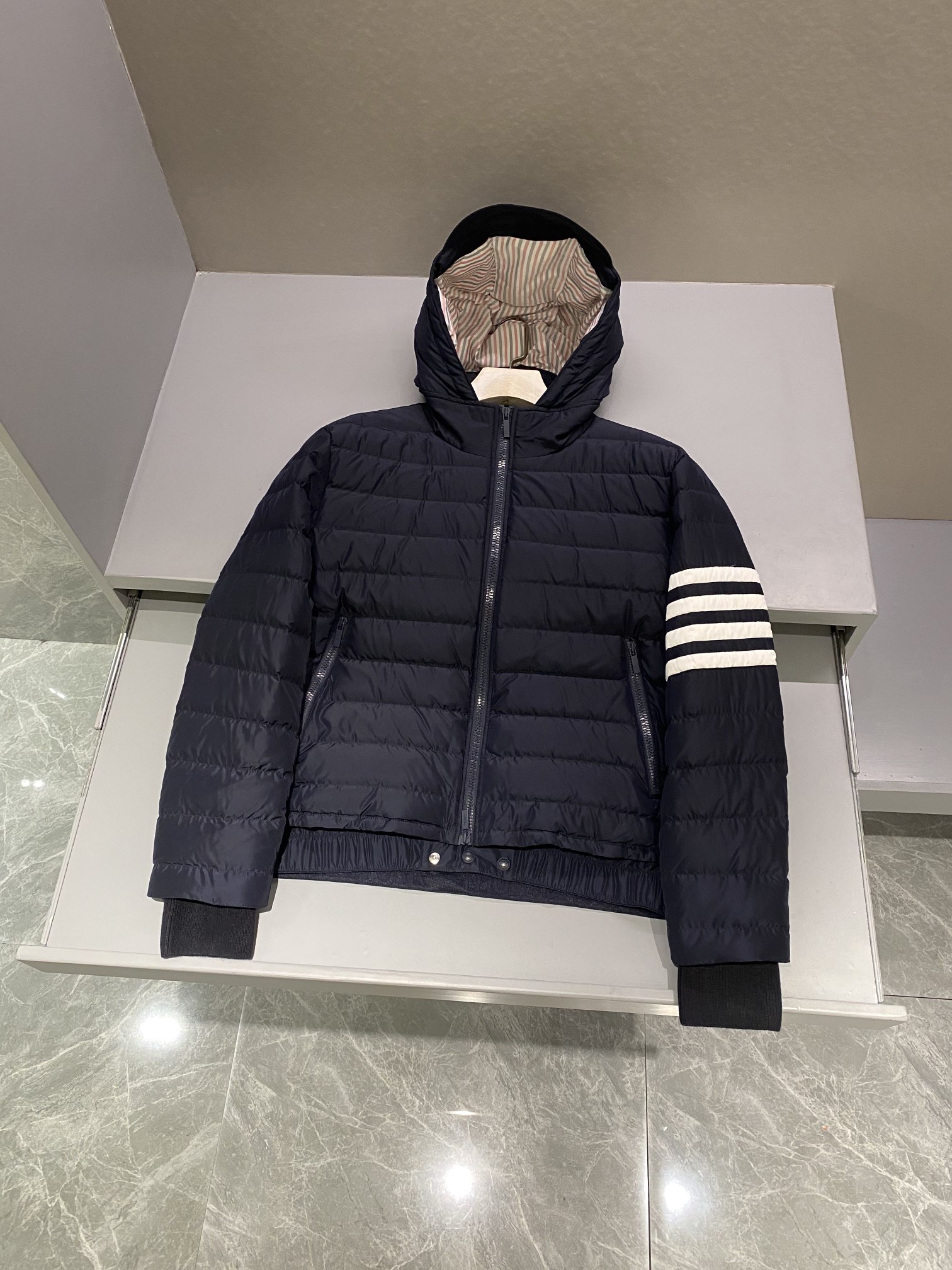 톰브라운 Thom Browne 패딩