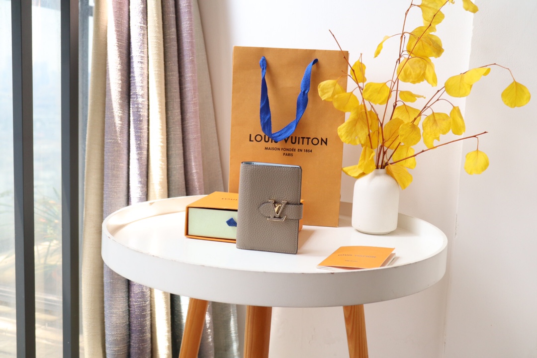 루이비통 Louis Vuitton M82461 지갑 12CM