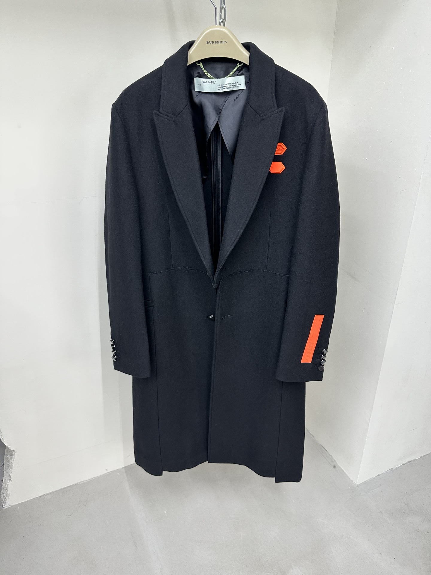 오프화이트 (Off-White) 코트