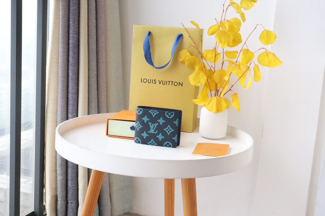 루이비통 Louis Vuitton M82322 지갑