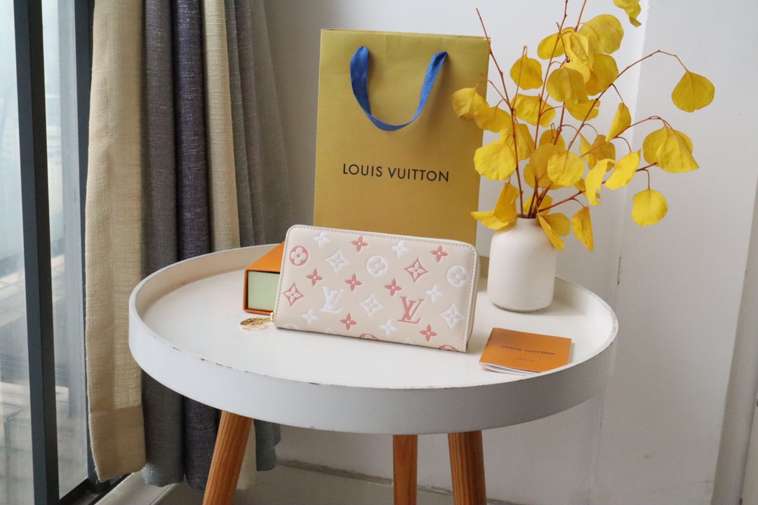 루이비통 Louis Vuitton M82290 지갑 19.5CM