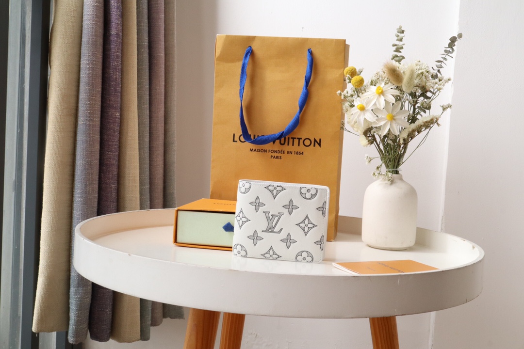 루이비통 Louis Vuitton M83379 지갑