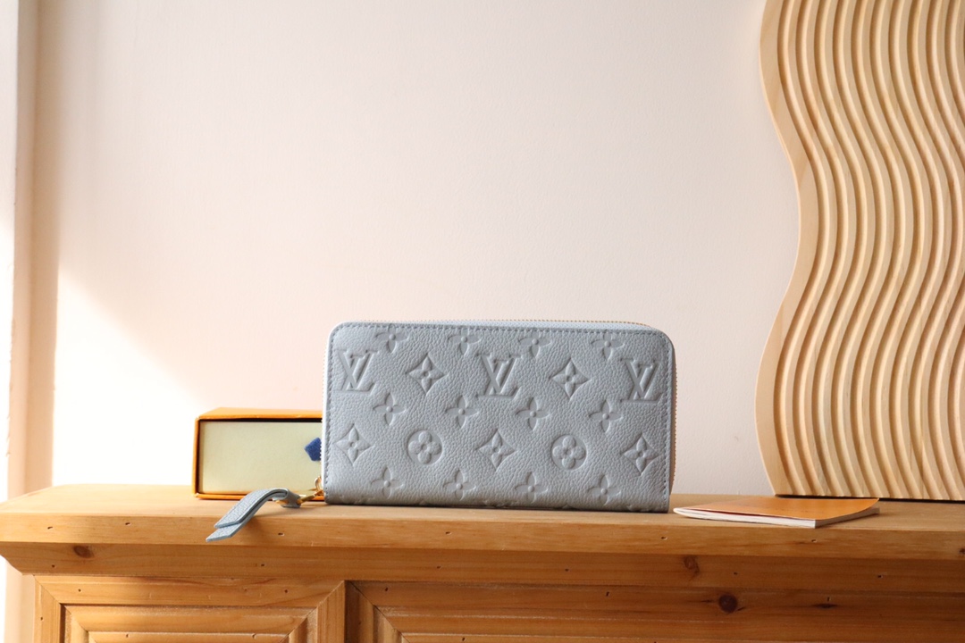 루이비통 Louis Vuitton M83225 지갑 19.5CM