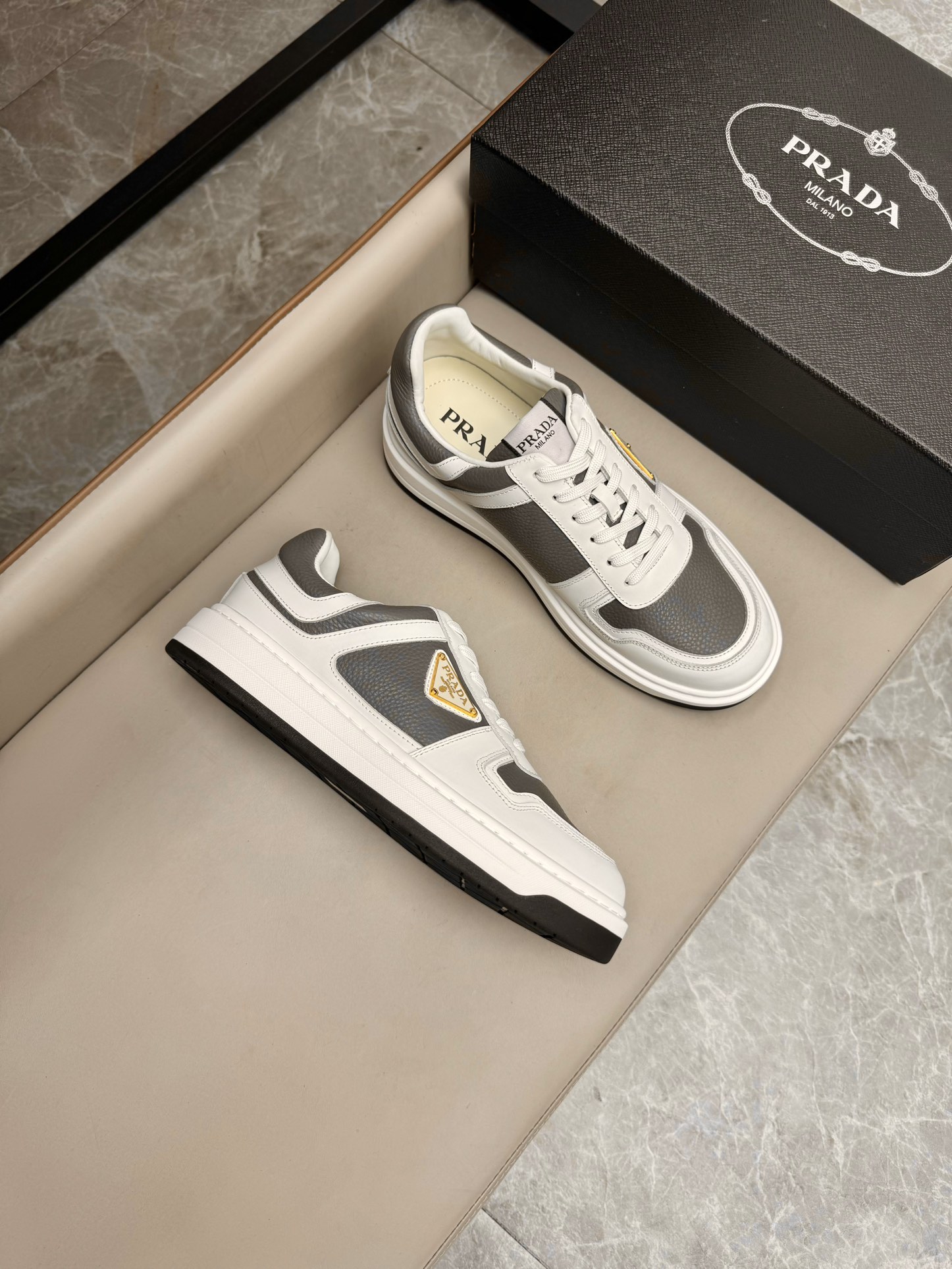 프라다 Prada 스니커즈