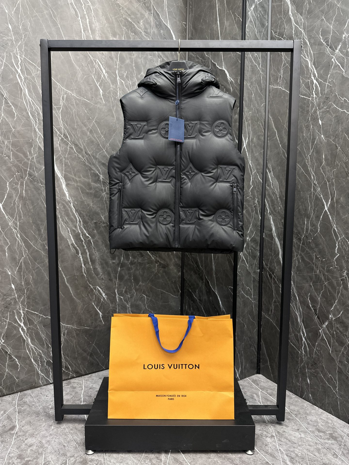 루이비통 Louis  Vuitton 조끼 패딩