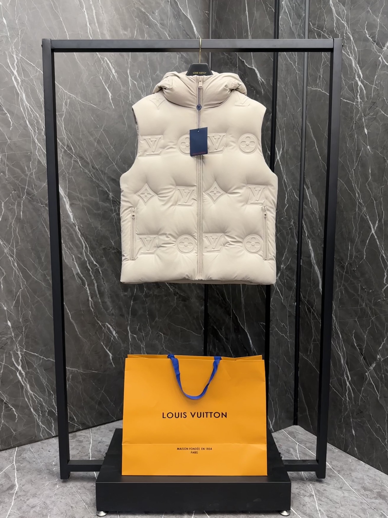 루이비통 Louis Vuitton  조끼 패딩