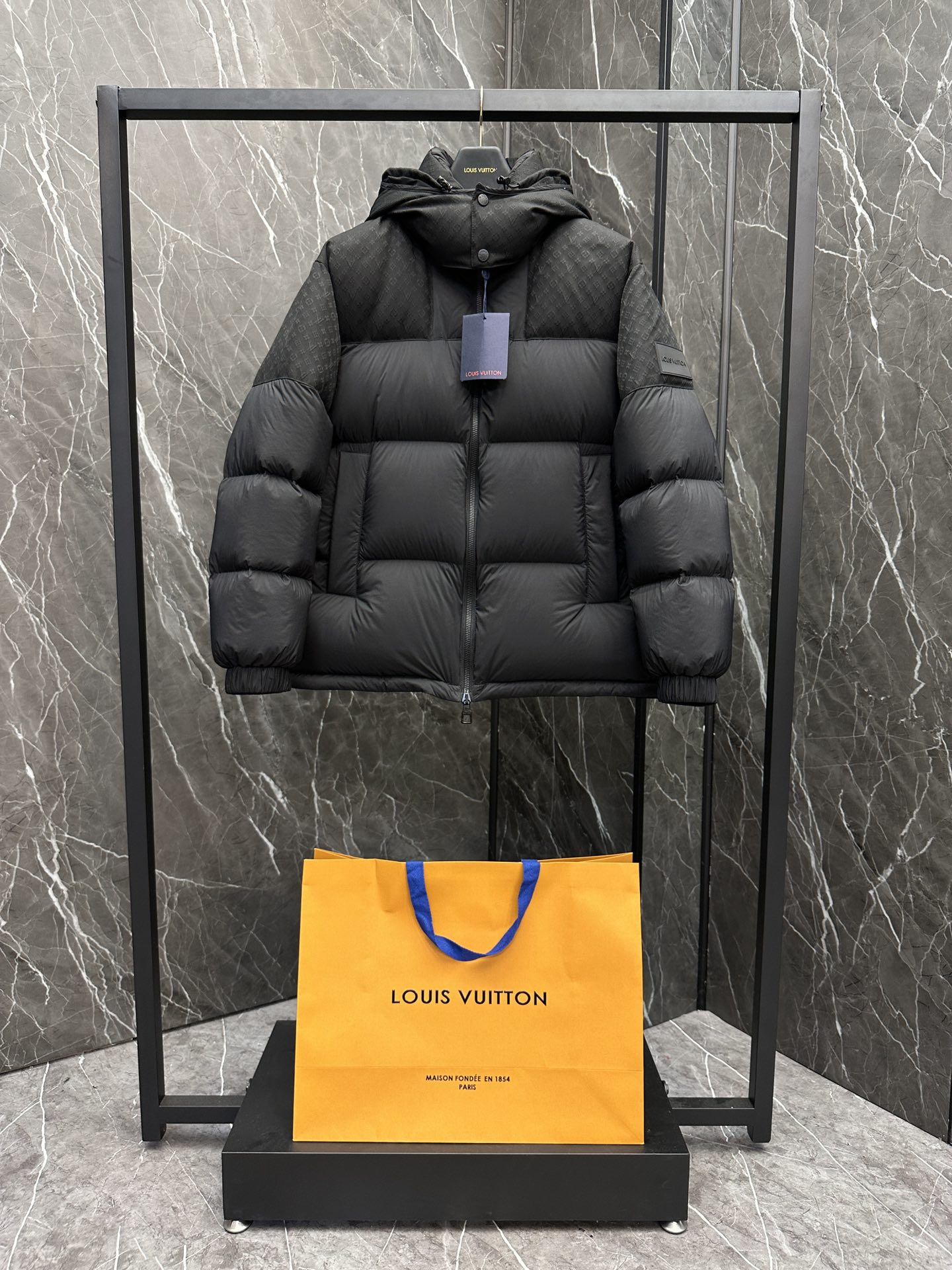 루이비통 Louis Vuitton splice MONOGRAM     패딩