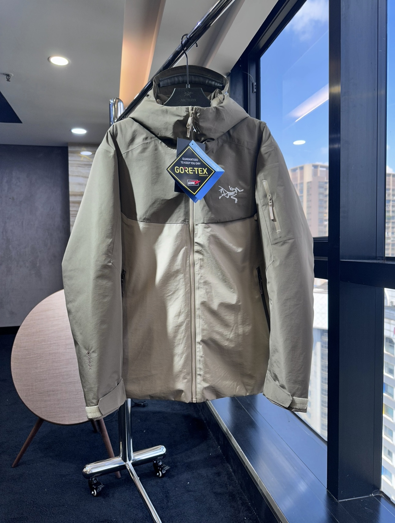 아크테릭스 ARC'TERYX MACAI LIGHTWEIGHT GORE-TEX 패딩