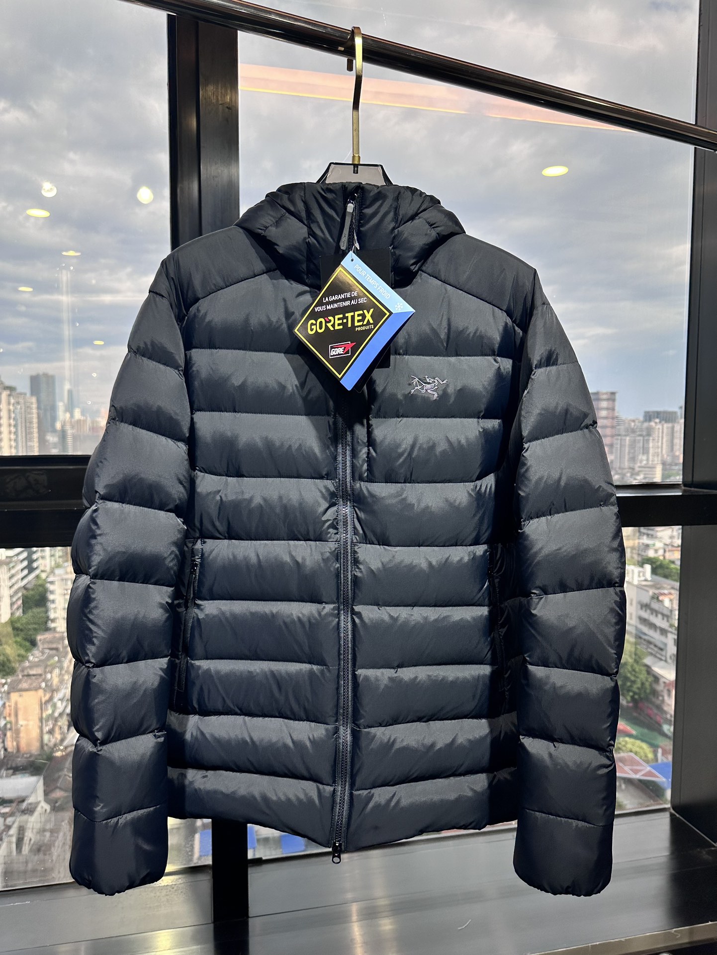 아크테릭스 ARC'TERYX CERIUM HOODY 패딩