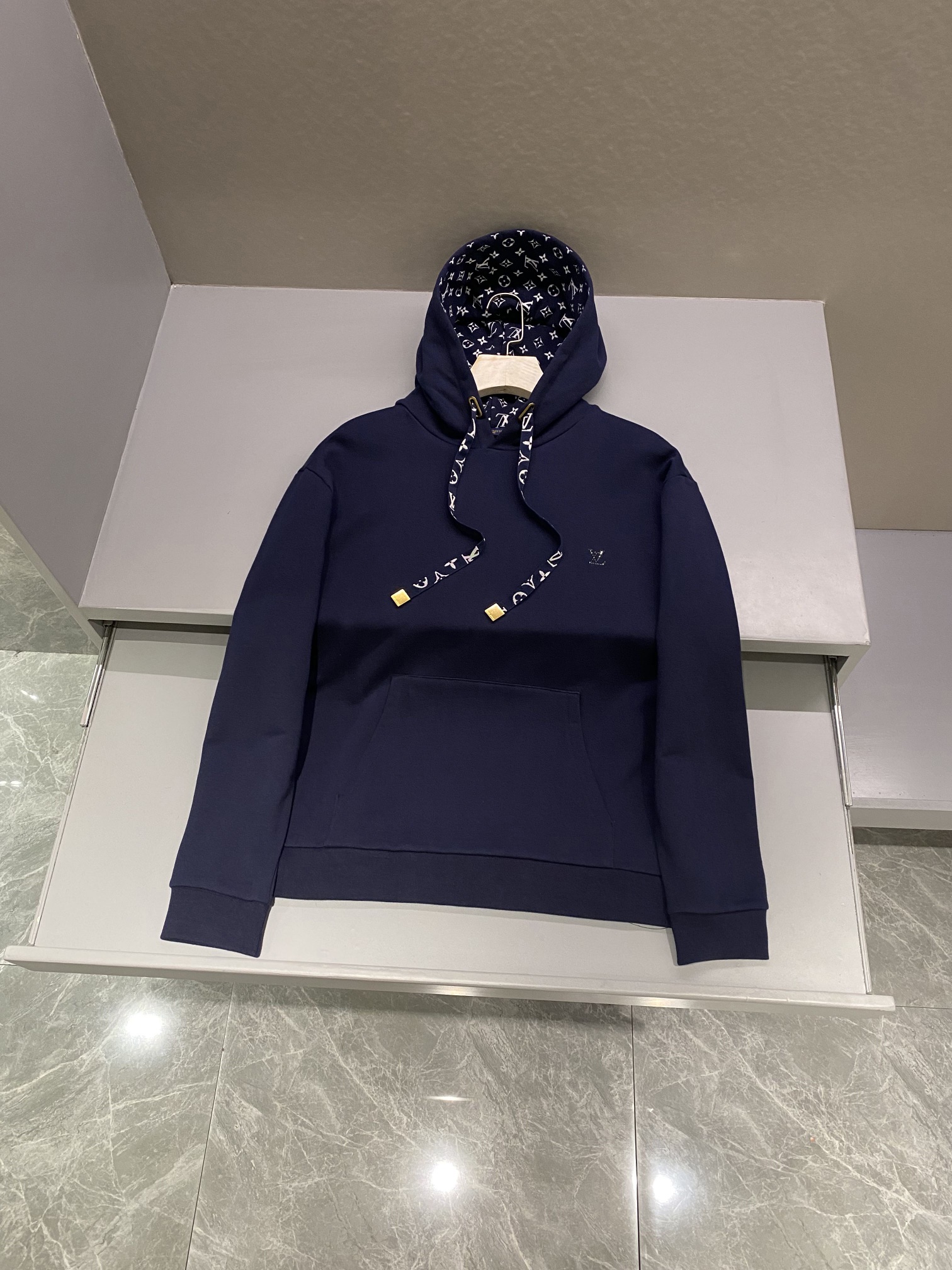 루이비통 Louis Vuitton  후드