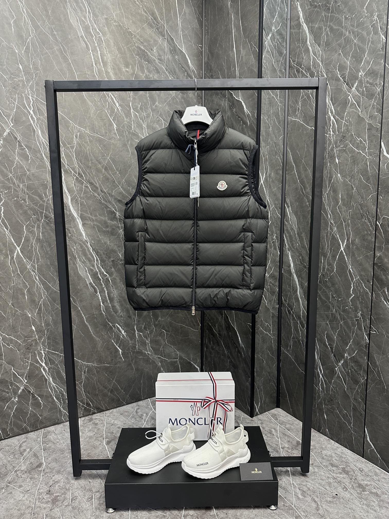 몽클레어 Moncler Contrin 콘트린 조끼 패딩
