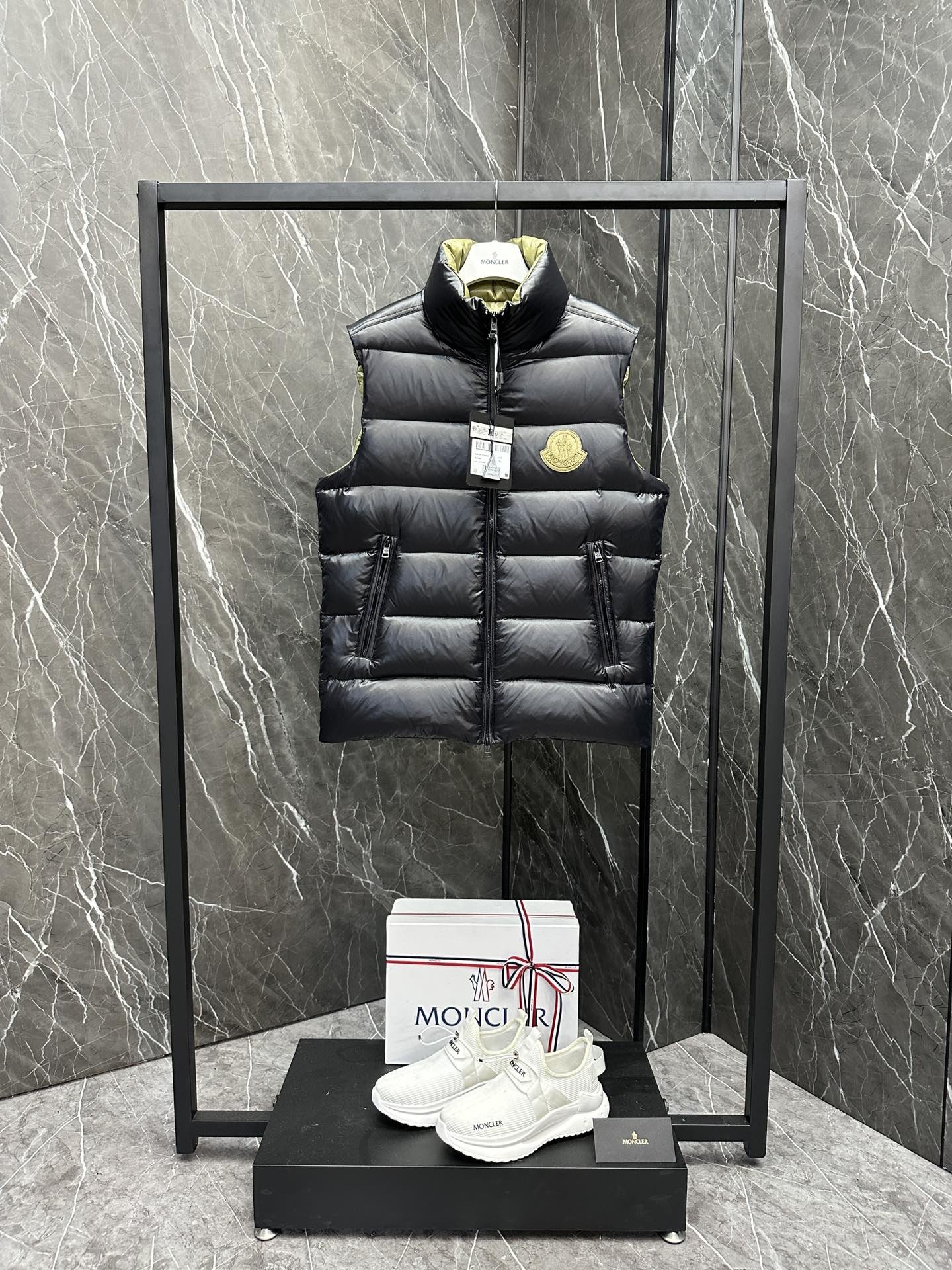 몽클레어 Moncler Sumido  스미도 조끼 패딩