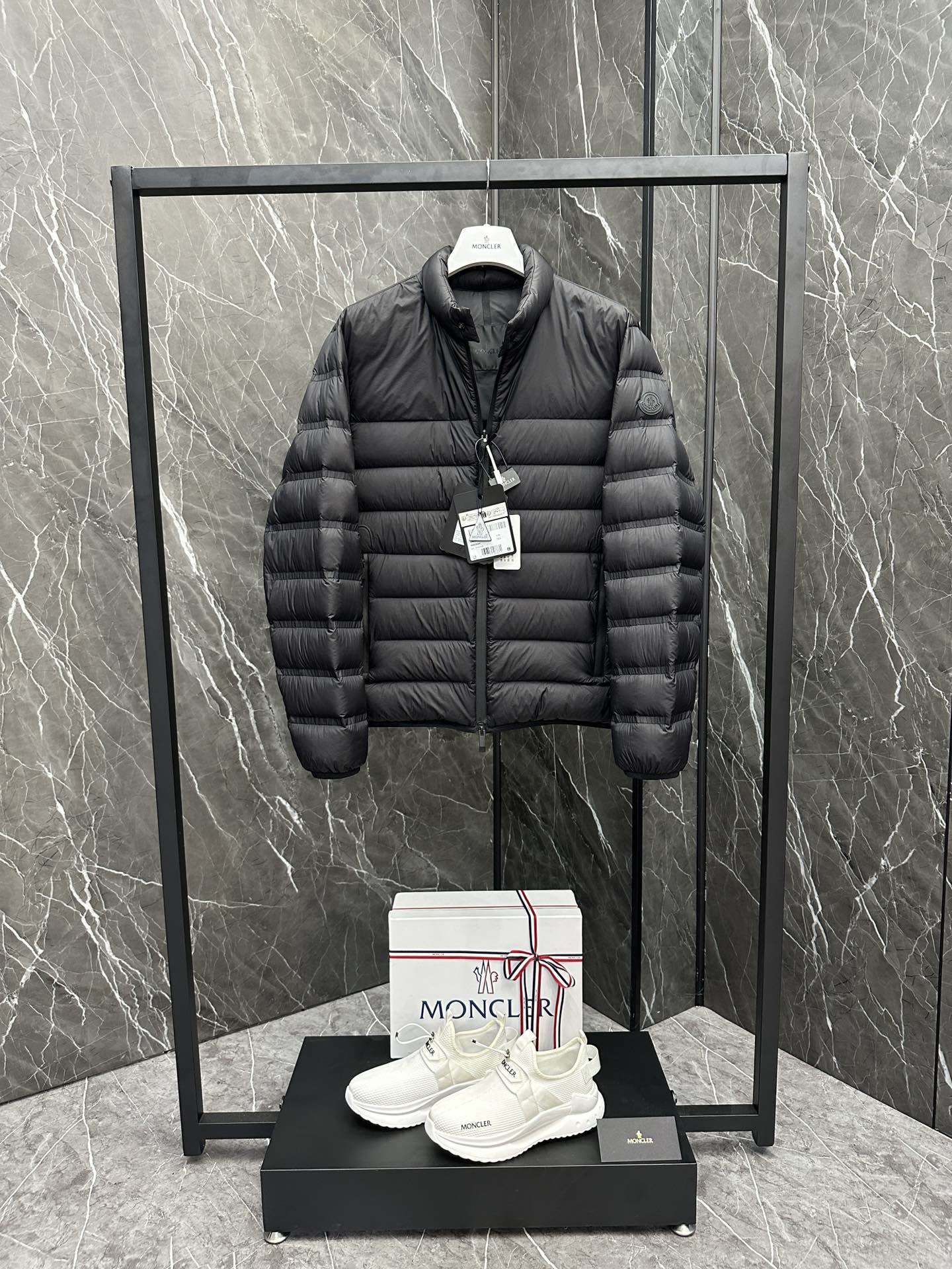 몽클레어 Moncler Matt Black 패딩재킷