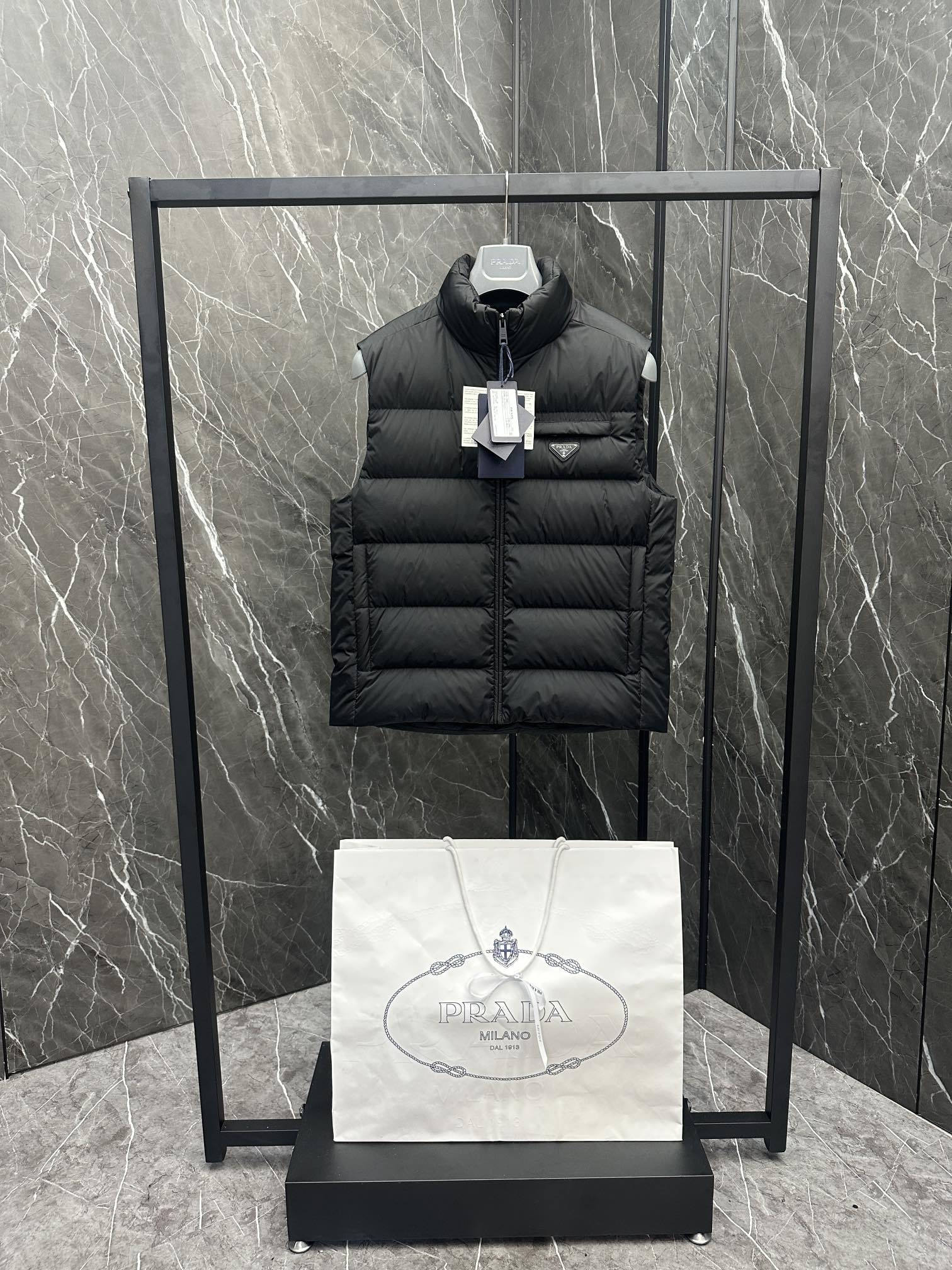프라다 Prada 패딩 조끼