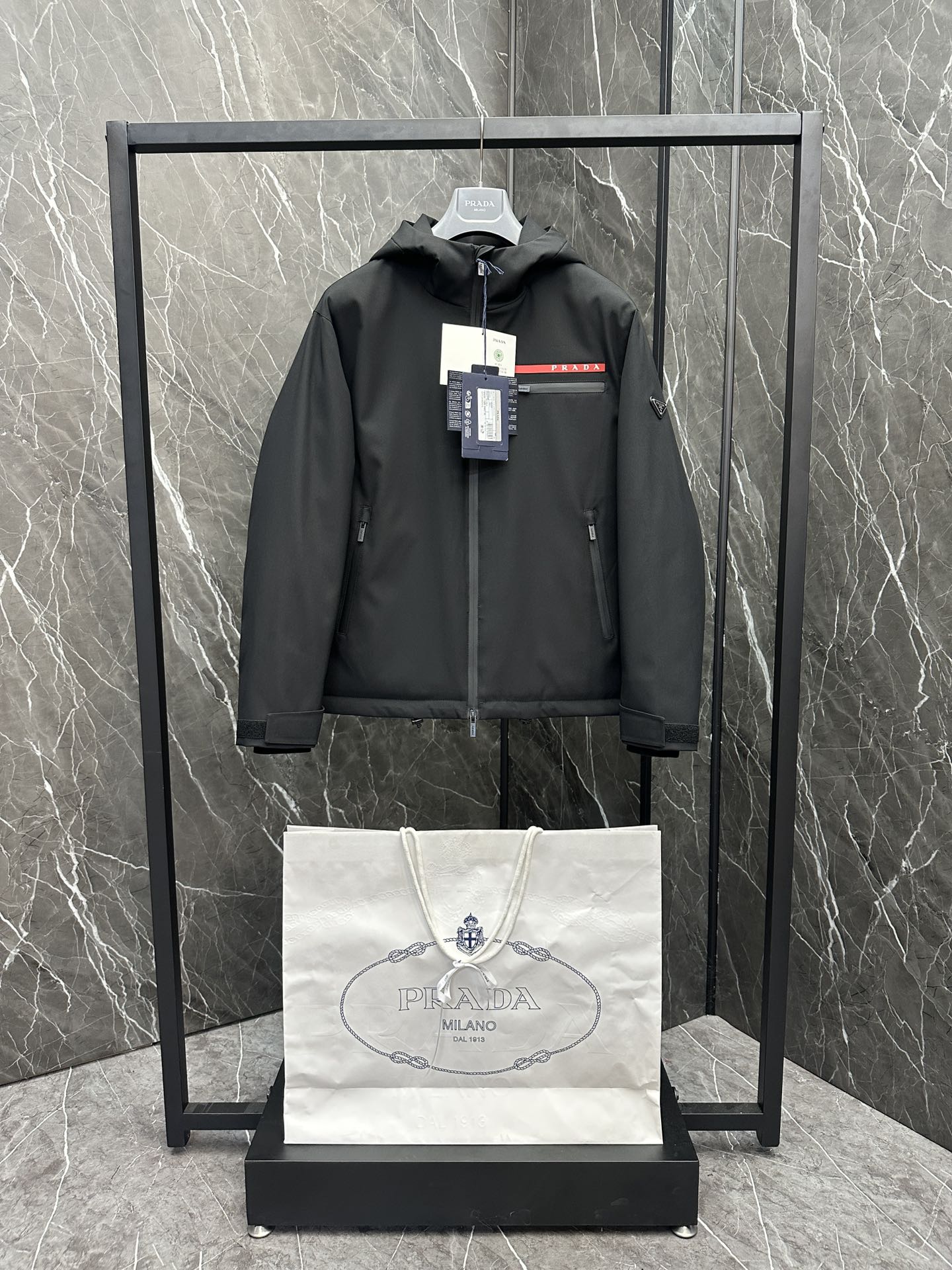 프라다  Prada 패딩