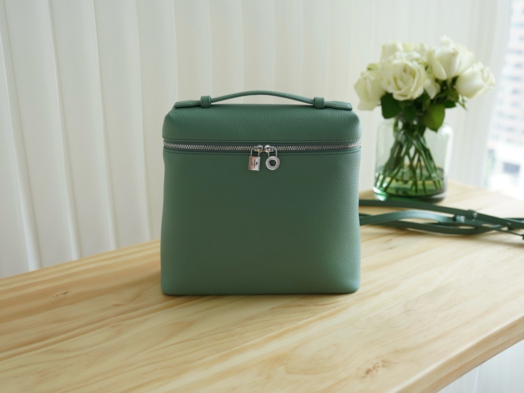 로로피아나 Loro Piana Extra Pocket backpack L23.5