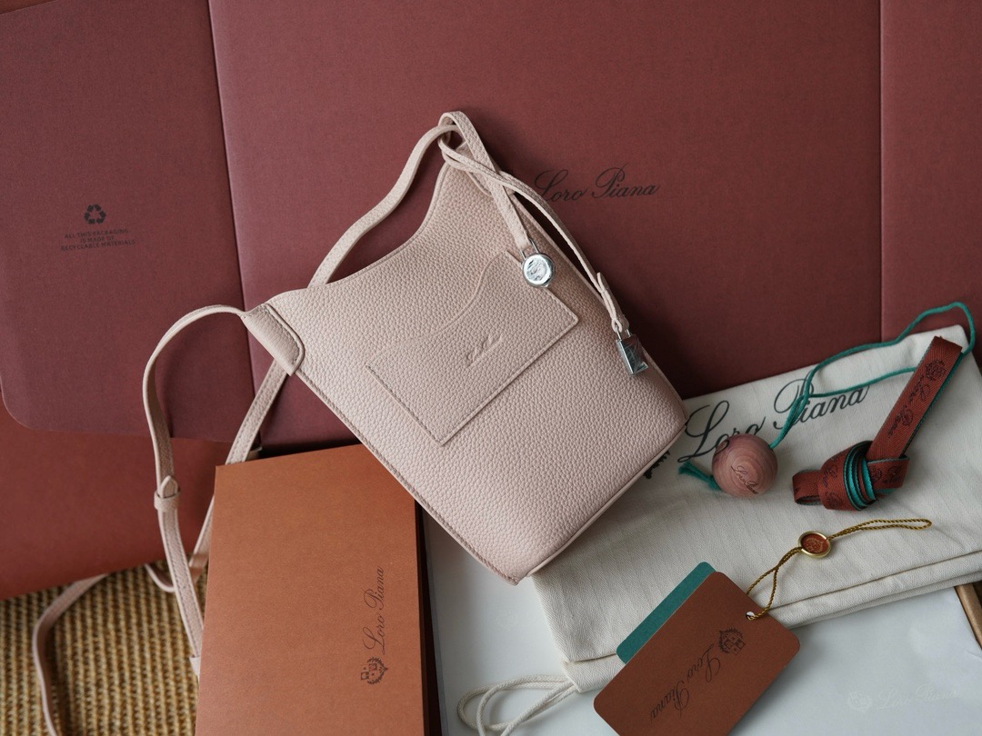 로로피아나 Loro Piana Bale Phone Case