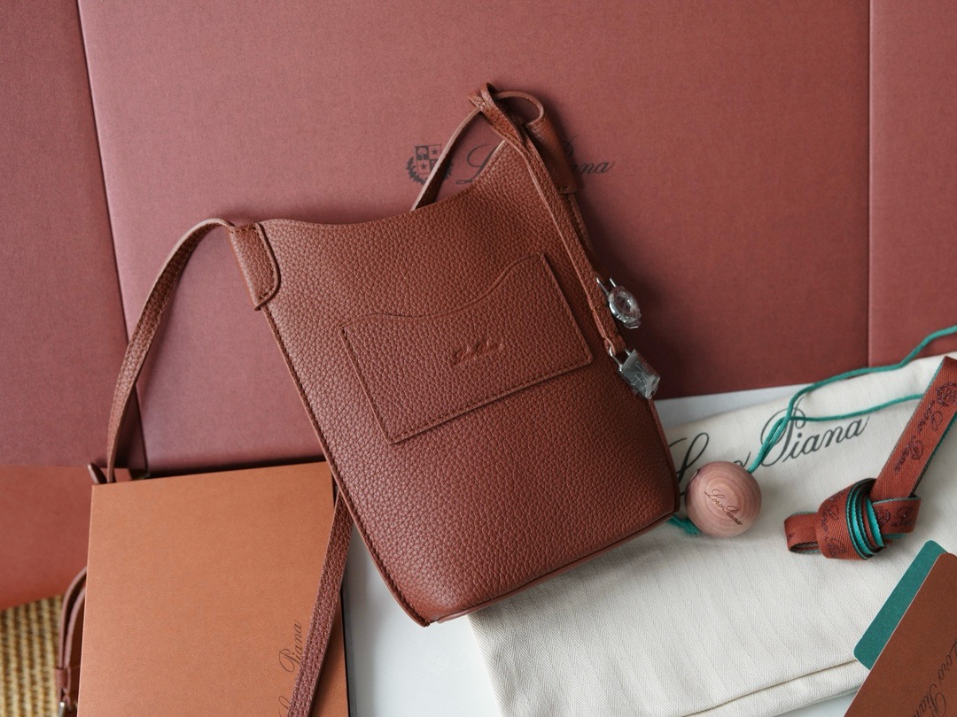 로로피아나 Loro Piana Bale Phone Case