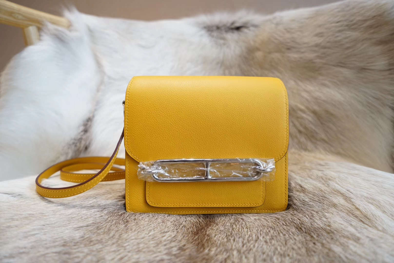 에르메스 Hermes Mini Roulis evercolor