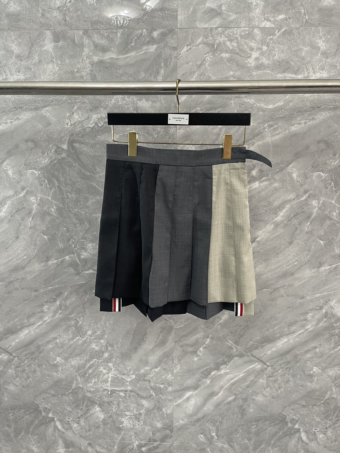 톰브라운 Thom Browne 치마