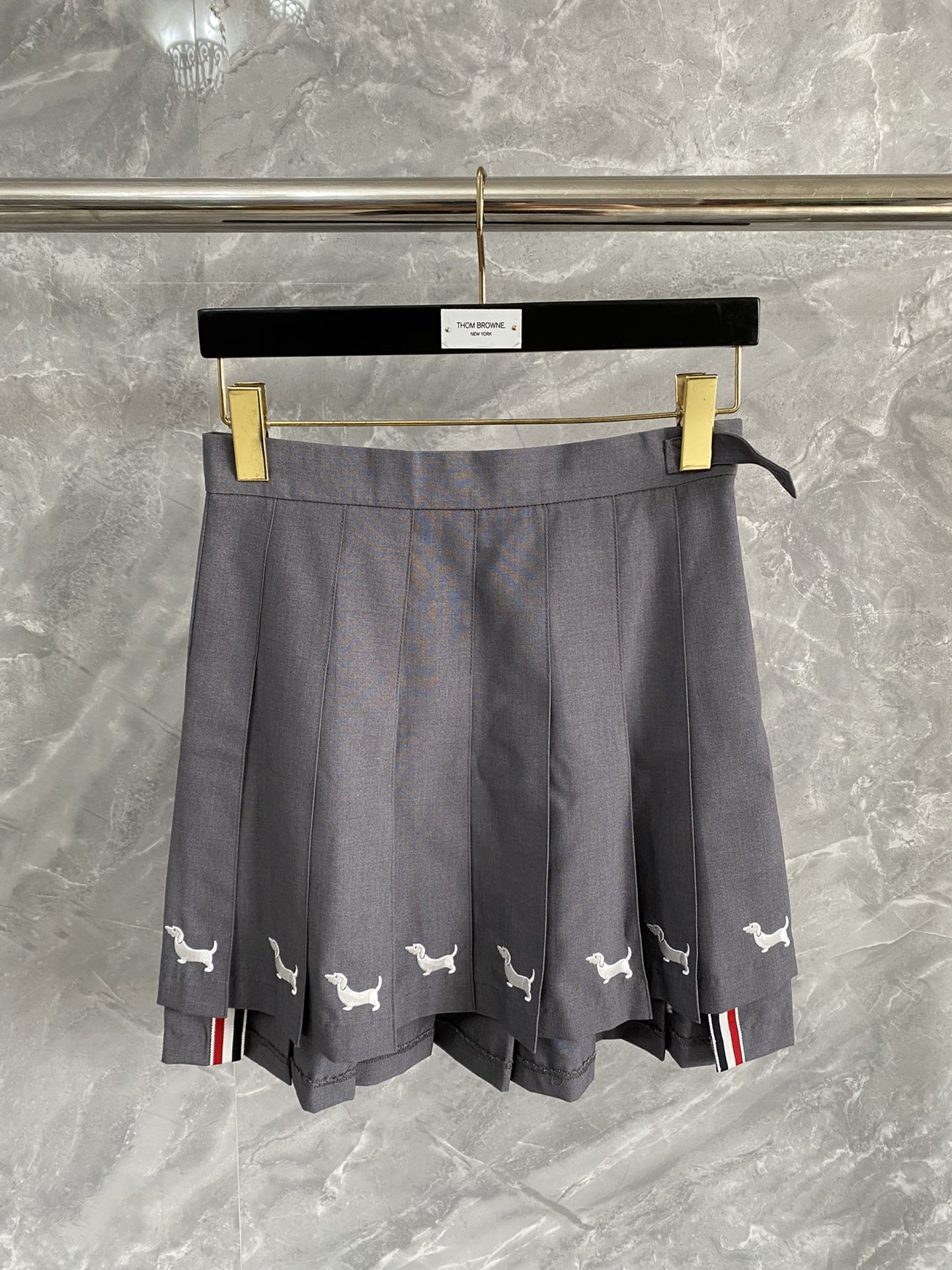 톰브라운 Thom Browne 치마