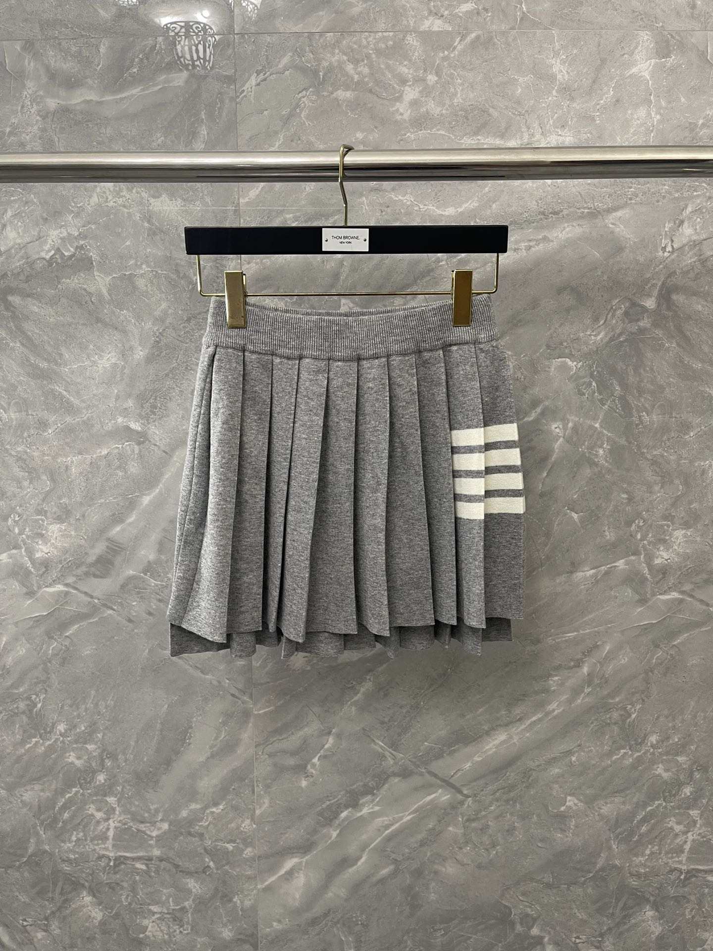 톰브라운 Thom Browne 치마