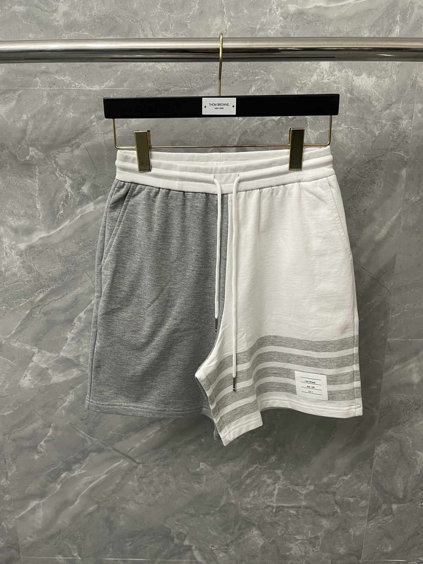 톰브라운 Thom Browne  반바지