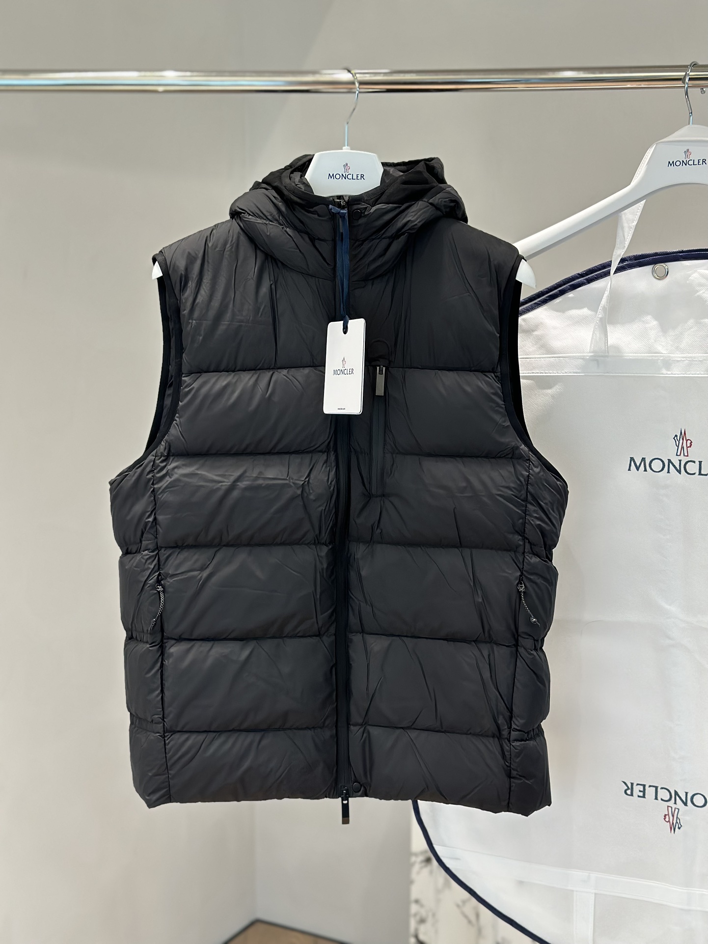 몽클레어 Moncler Matt Black 조끼 패딩