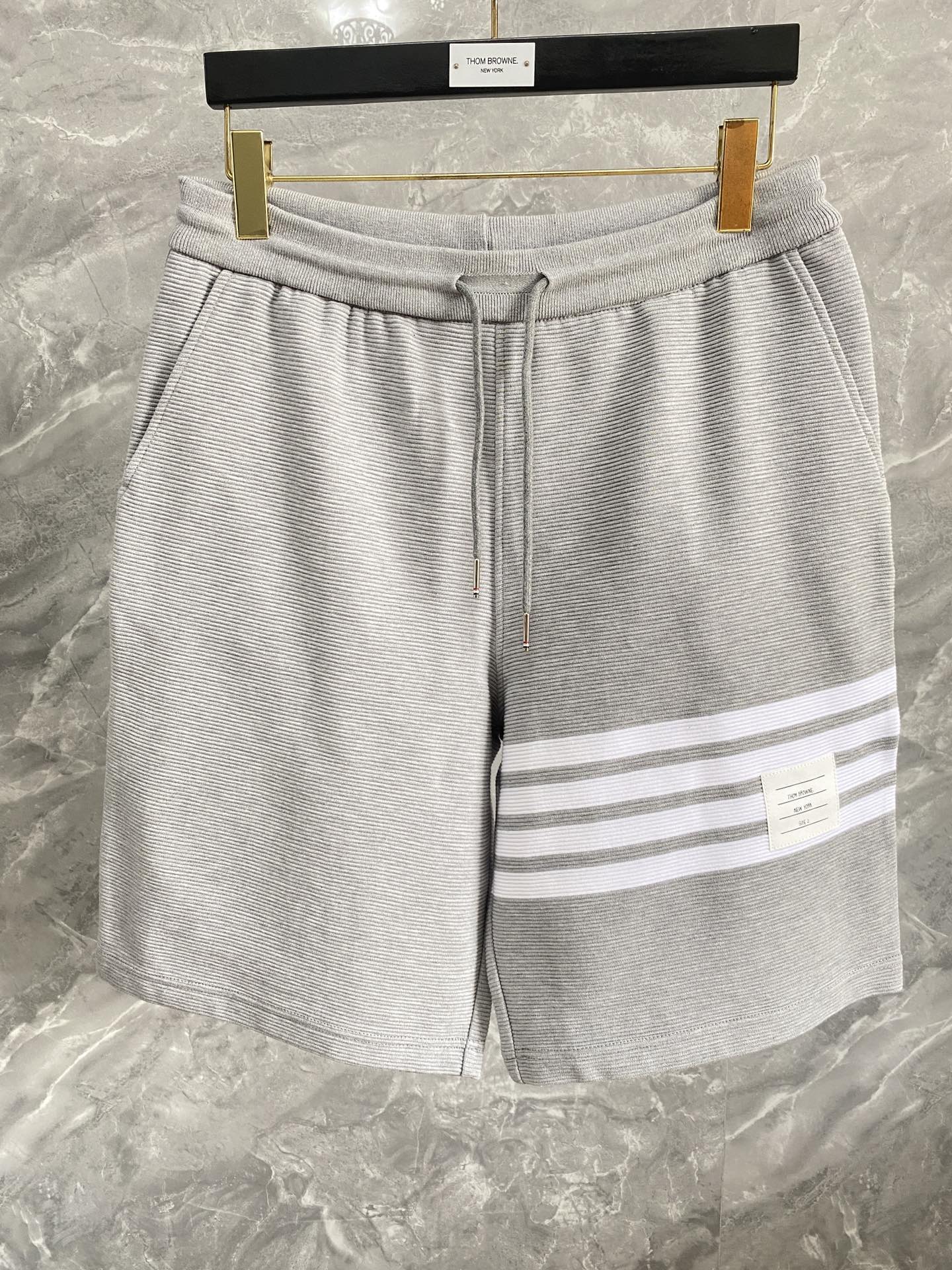 톰브라운 Thom Browne 반바지