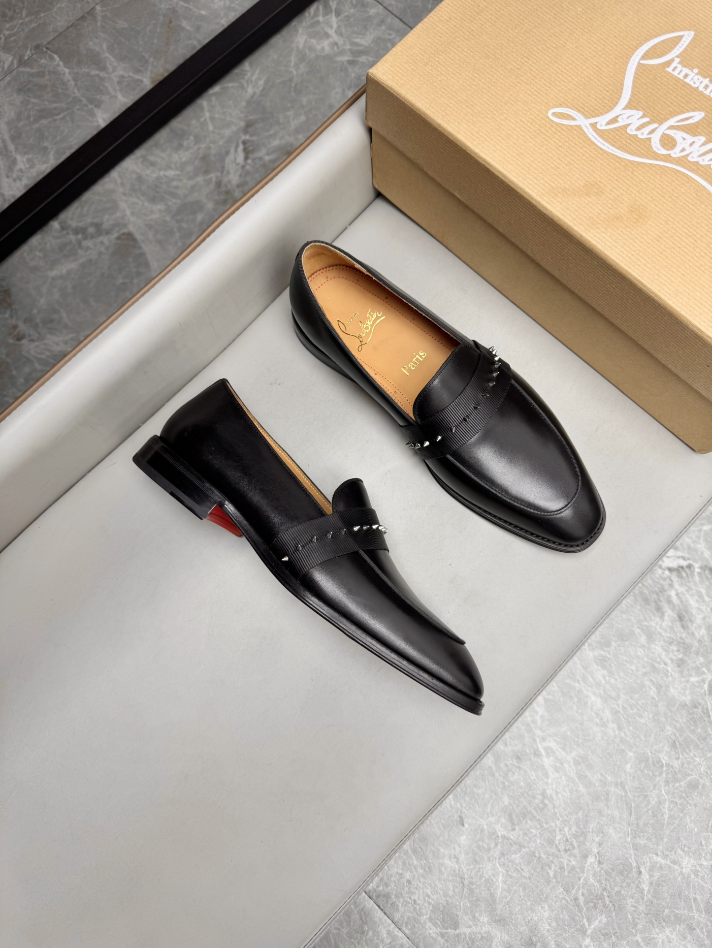 Christian Louboutin Loubi Flip 구두