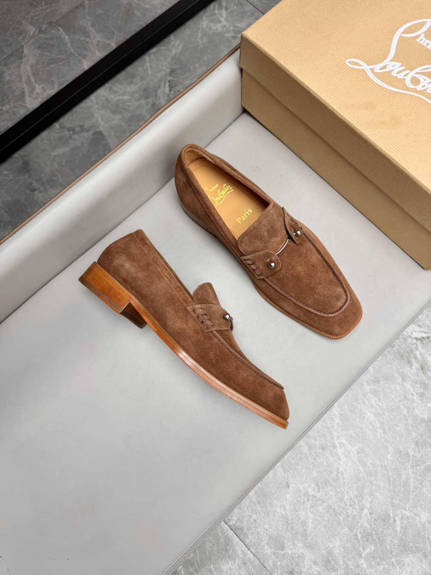 Christian Louboutin Loubi Flip 구두