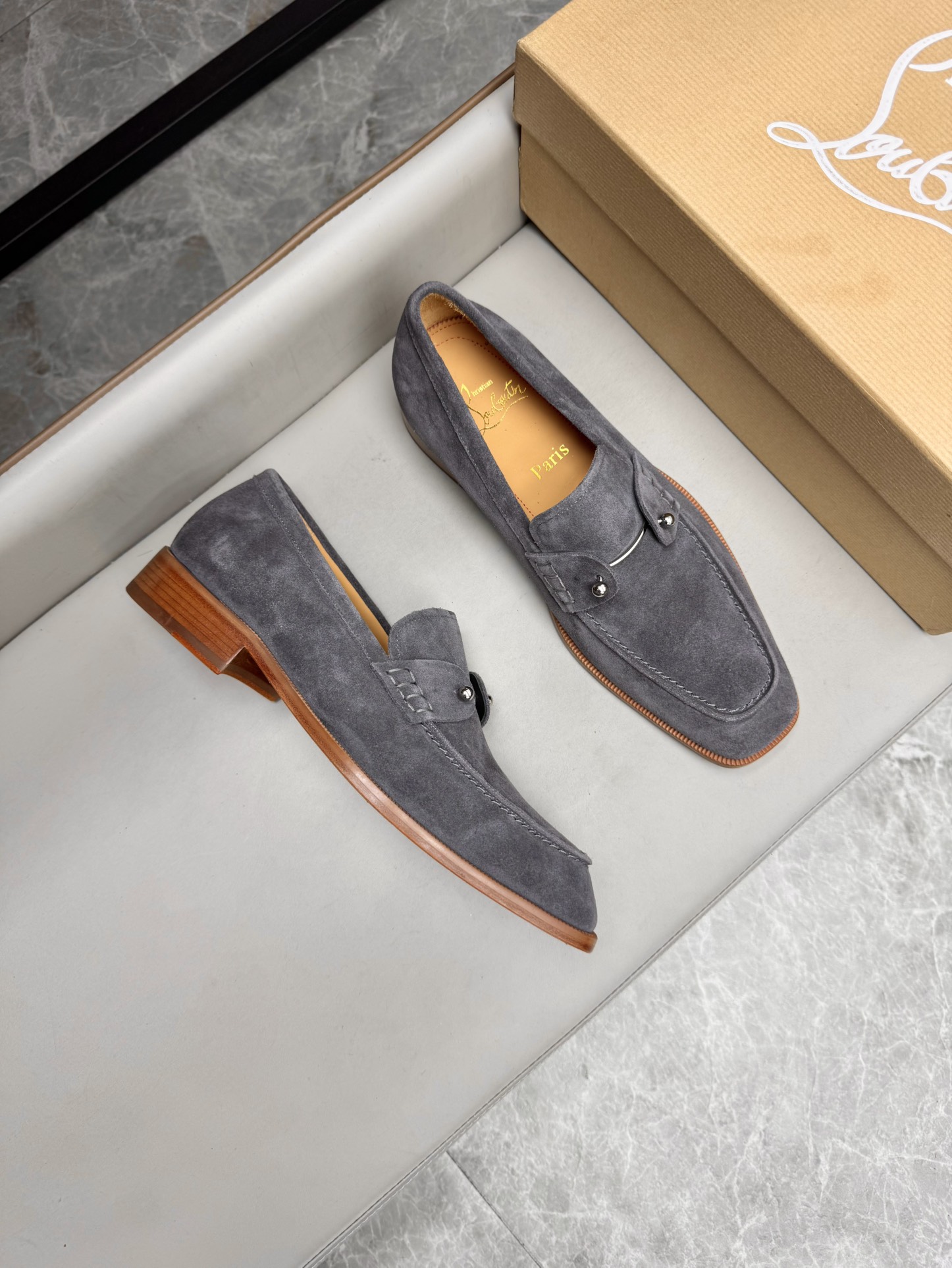 Christian Louboutin Loubi Flip 구두