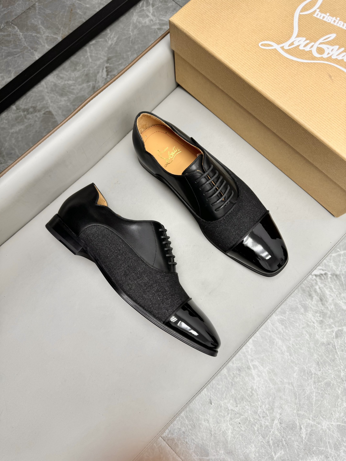 Christian Louboutin Loubi Flip 구두