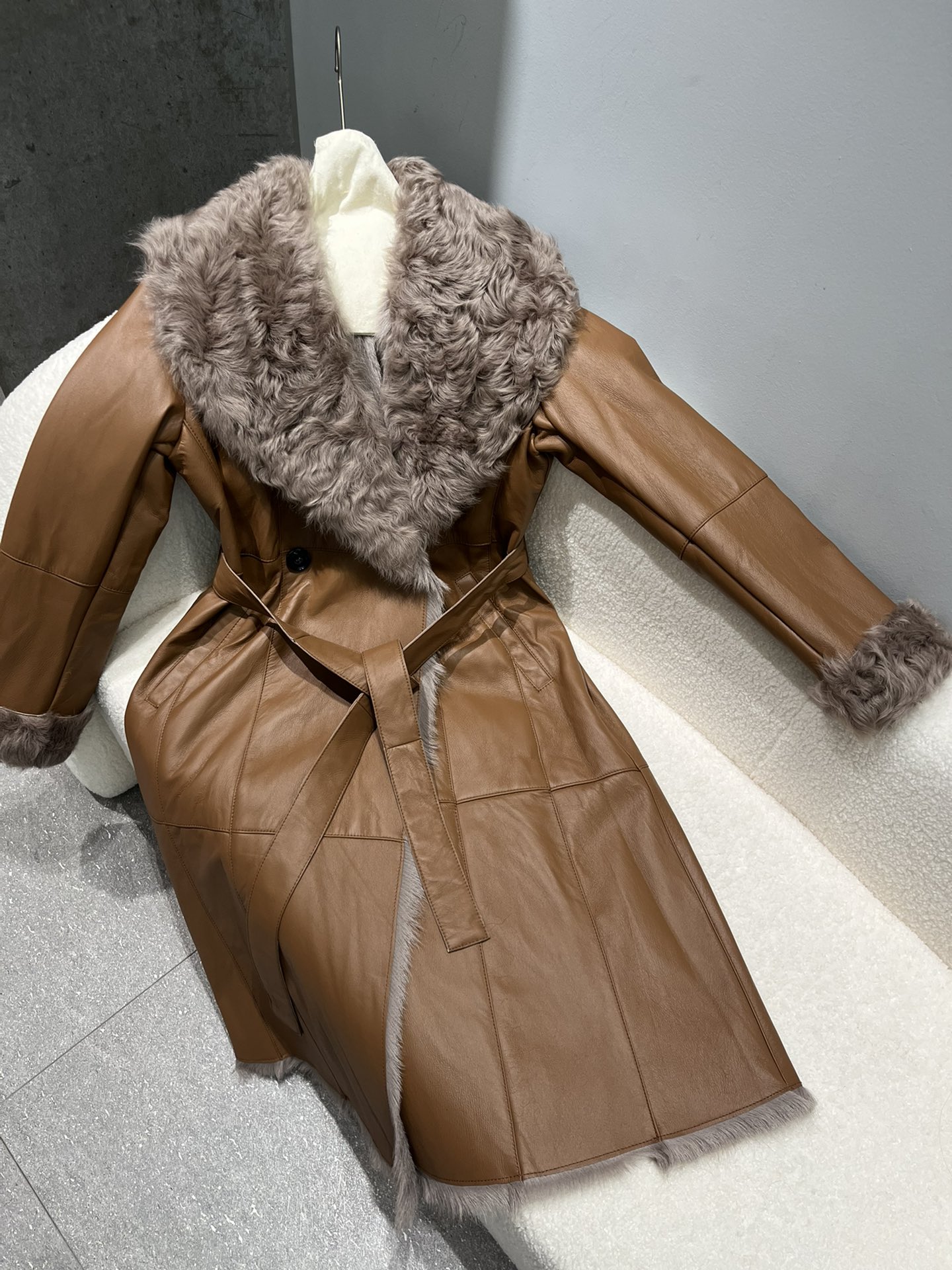 브루넬로 쿠치넬리 Brunello Cucineli  코트