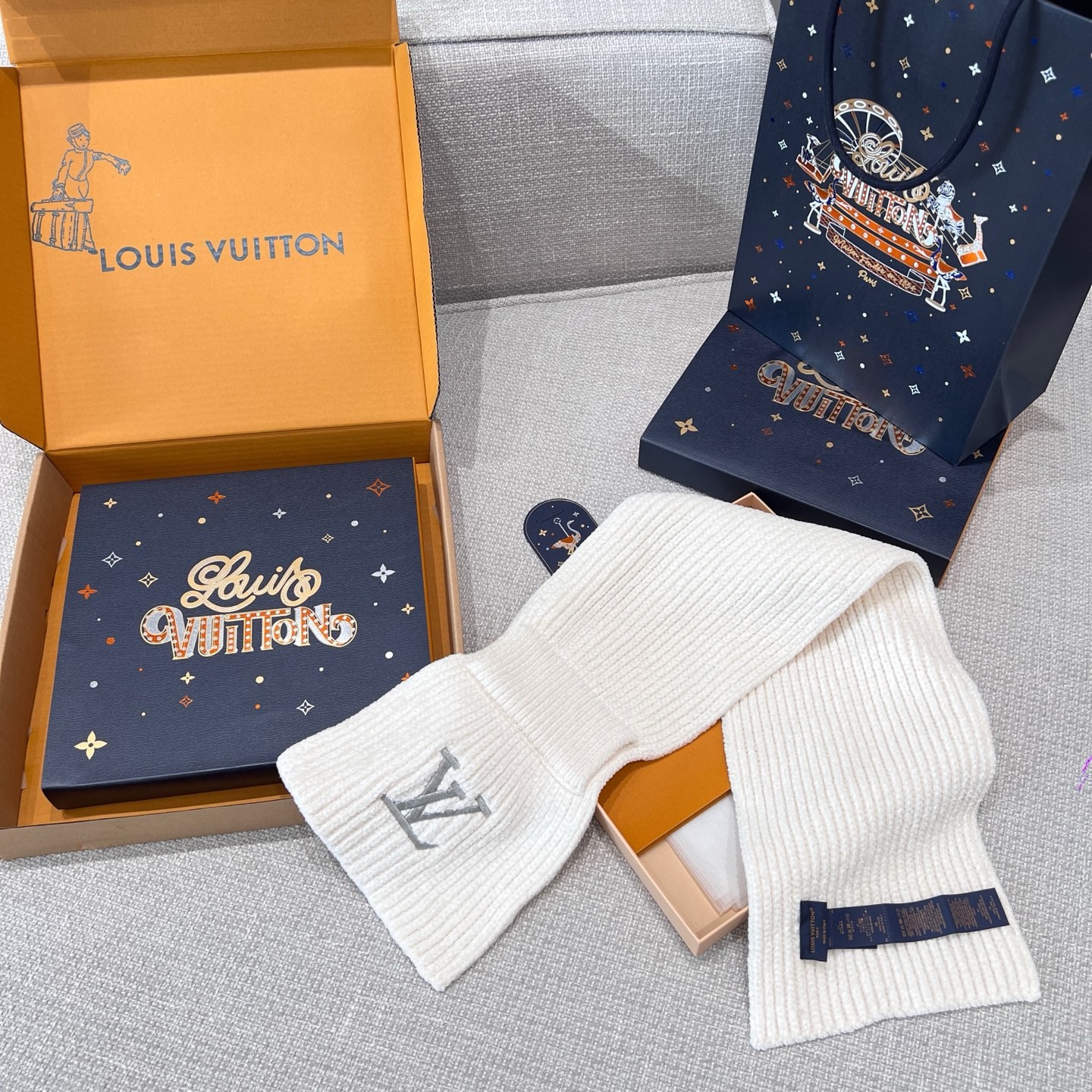 루이비통 Louis Vuitton Mini Comfy 스카프 70×13CM