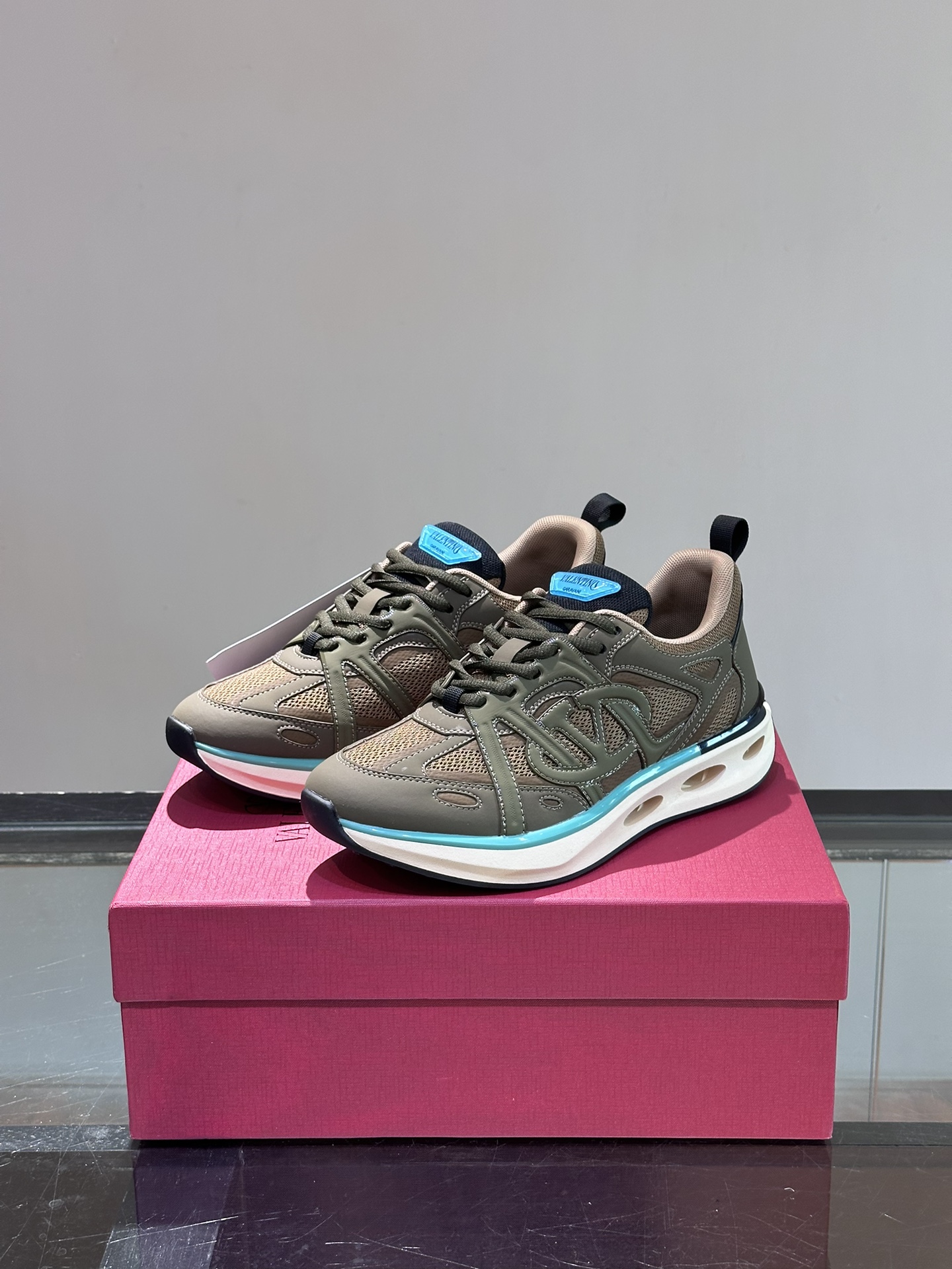 발렌티노 Valentino 스니커즈